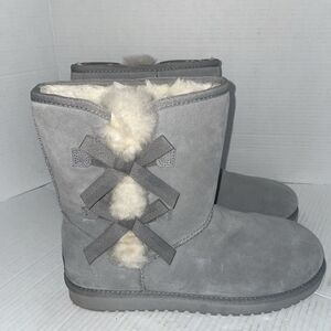Koolaburra UGG Boots Women's 12 Grey Classic Short Bows Shearling Victoria Mini